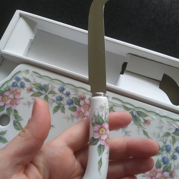 Andrea By Sadek Porcelain Cheese board with matching knife - Picture 9 of 12